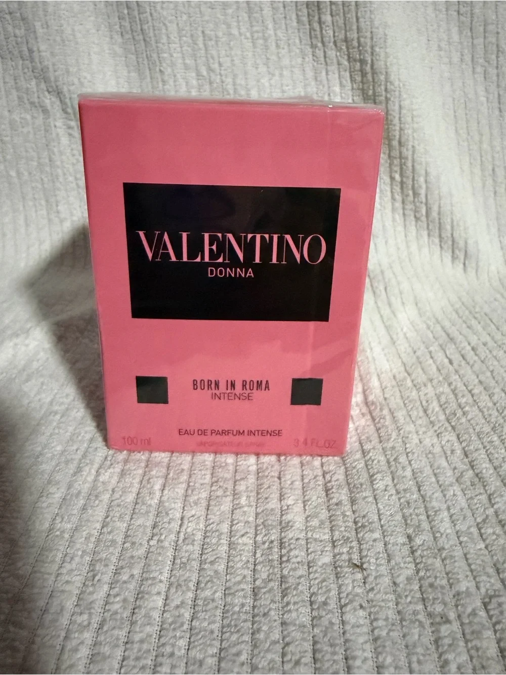 Valentino Donna Born In Roma Intense - Bright Pink & Black Box